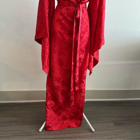 Long Sleeved Red Kimono Robe Japanese Made - Picture 2 of 6
